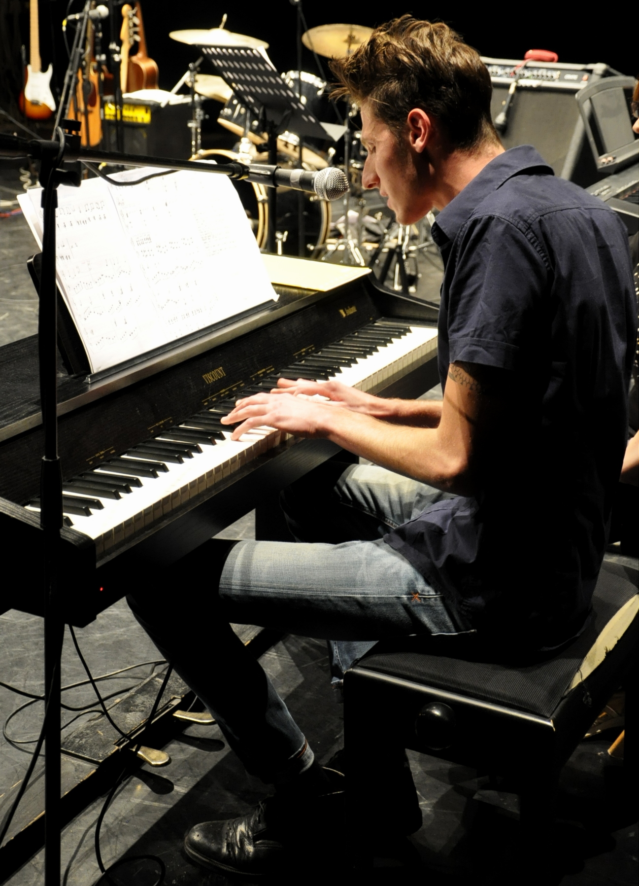 allievo suona piano